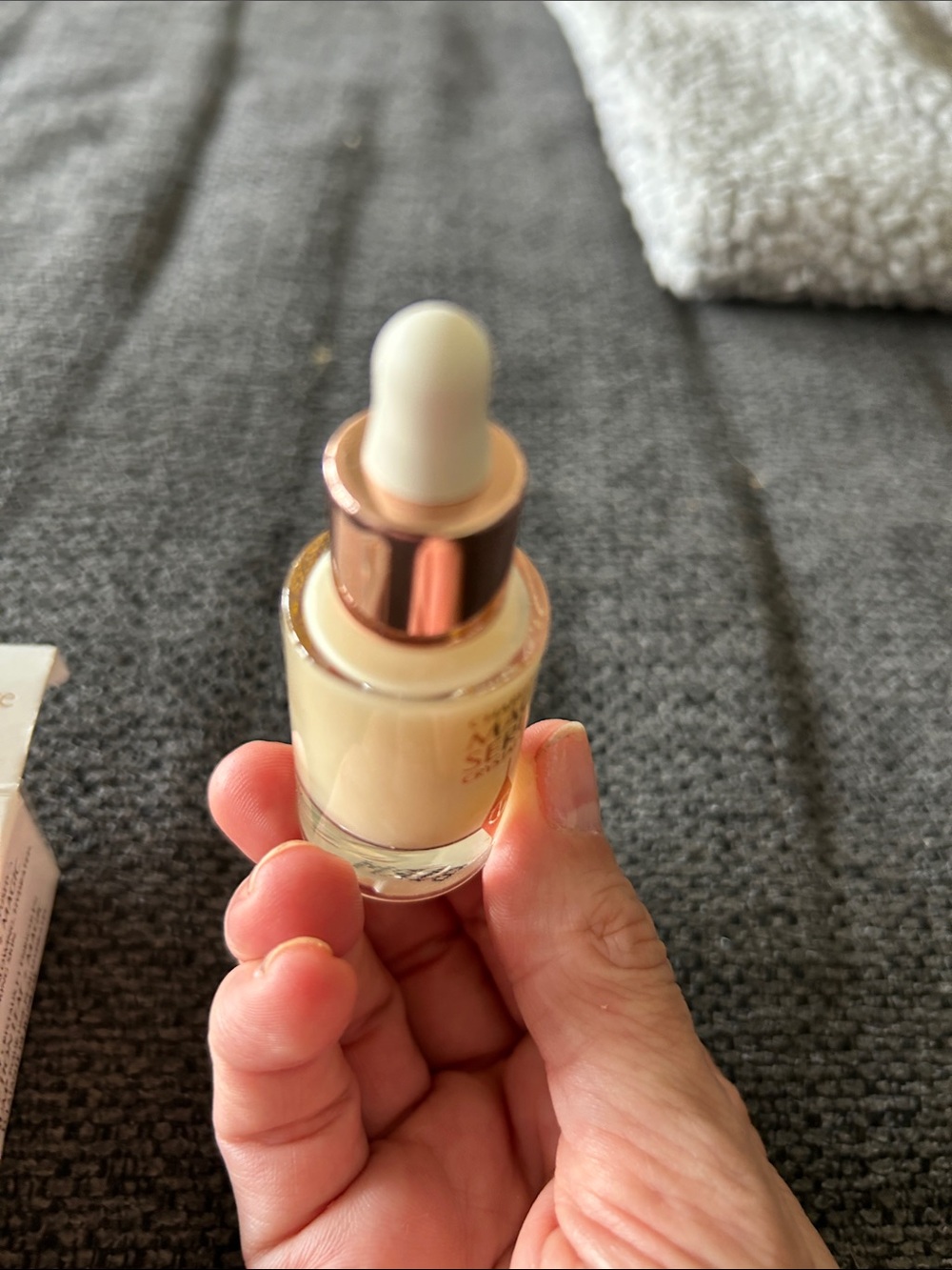 Charlotte Tilbury Magic Serum Crystal Elixir - White & Gold - Picture 3 of 4